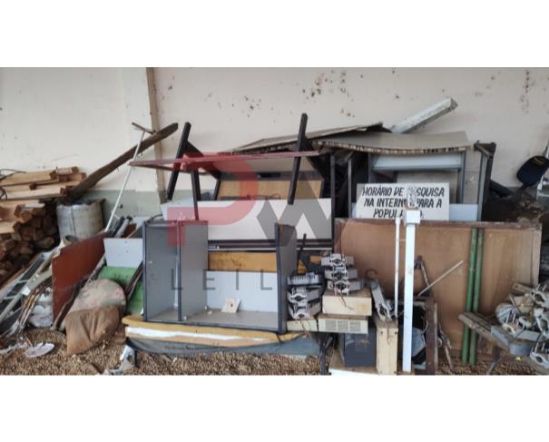 Foto de LOTE DE SUCATAS DIVERSAS ( PNEUS, MATERIAL DE INFORMATICA, MATERIAL HOSPITALAR, CADEIRAS, ETC), NO ESTADO EM QUE SE ENCONTRA.