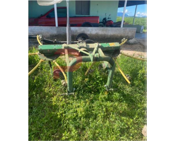 Foto de ANCINHO ESPARRAMADOR PARA FORRAGEM AF320 e ENFARDADEIRA DE CÂMARA FIXA AGRO FORN AF60, NO ESTADO EM QUE SE ENCONTRA.