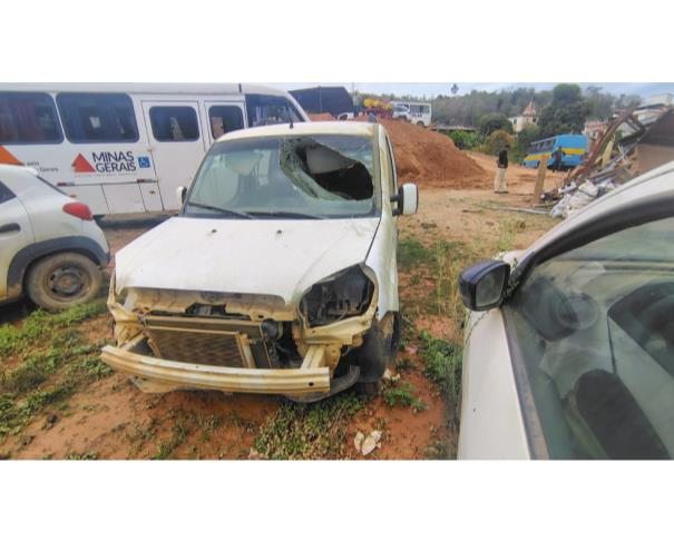 Foto de AUTOMOVEL FIAT/DOBLO ESSENCE 1.8, ALCOOL/GASOLINA, BRANCA, 2015/2016, CHASSI: 9BD11960SG1133298, RENAVAM: 01079810029, NO ESTADO EM QUE SE ENCONTRAM. 