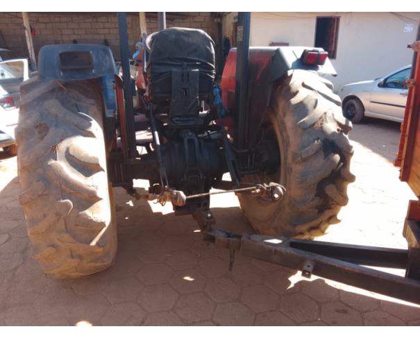 Foto de TRATOR MASSEY FERGUSON MF85, ANO: 1999, CHASSI: 000T275203C00175, NO ESTADO EM QUE SE ENCONTRA.