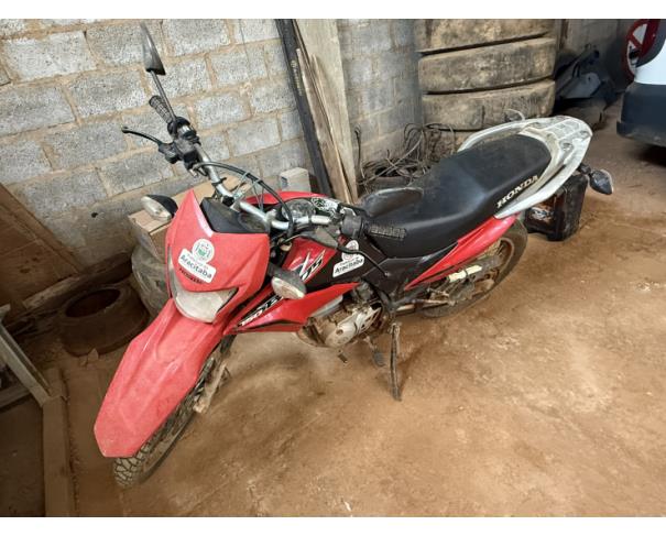 Foto de MOTOCICLETA HONDA/NXR150 BROS ESD, ALCOOL/GASOLINA, VERMELHA, 2013/2013, CHASSI: 9C2KD0540DR142840, RENAVAM: 00549613935, NO ESTADO EM QUE SE ENCONTRA.
