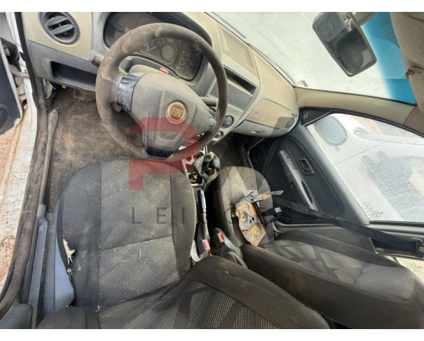 Foto de AUTOMOVEL FIAT/PALIO FIRE, ALCOOL/GASOLINA, 2014/2015, BRANCA, CHASSI: 9BD17122LF5949617, RENAVAM: 01012219051, NO ESTADO EM QUE SE ENCONTRA.