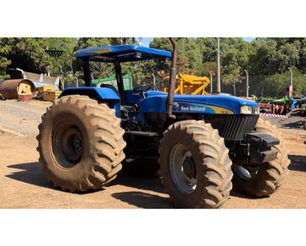 Foto de TRATOR NEW HOLLAND 7630, COR AZUL, ANO 2014, NO ESTADO EM QUE SE ENCONTRA.