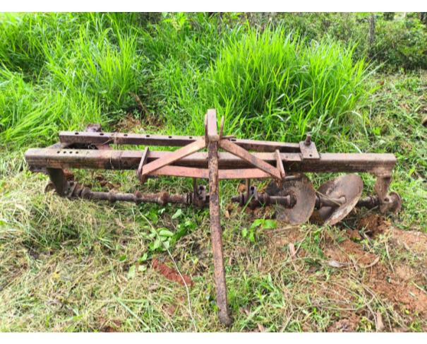 Foto de LOTE CONTENDO CHASSI DE GRADE NIVELADORA, NO ESTADO EM QUE SE ENCONTRA.
