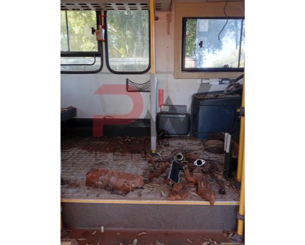 Foto de ONIBUS IVECO/WAYCLASS 70C17HDE, DIESEL, AMARELA, 2016/2016, CHASSI: ...68891, NO ESTADO EM QUE SE ENCONTRA.
