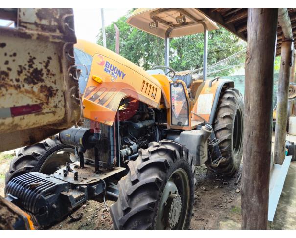 Foto de LOTE CONTENDO TRATOR BUDNY, 2015/2015, Nº DE SÉRIE: B1S484449, NO ESTADO EM QUE SE ENCONTRA.