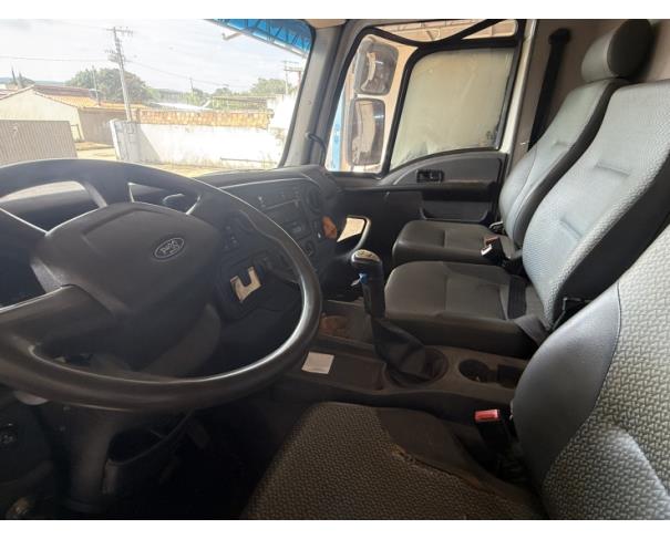 Foto de CAMINHAO FORD/CARGO 2629 6X4, DIESEL, BRANCA, 2014/2015, CHASSI: 9BFZEANE1FBS76015, RENAVAM: 01027470022, NO ESTADO EM QUE SE ENCONTRA.