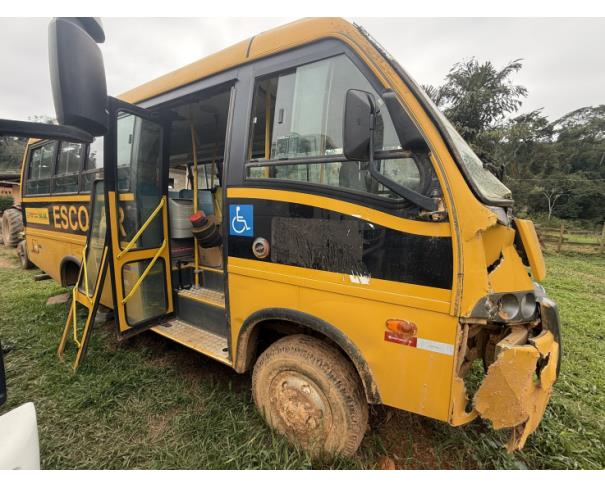 Foto de ONIBUS MPOLO/VOLARE V8L 4X4 EO, DIESEL, AMARELA, 2013/2014, CHASSI: 93PB58M1MEC050592, RENAVAM: 00995803790, NO ESTADO EM QUE SE ENCONTRA.