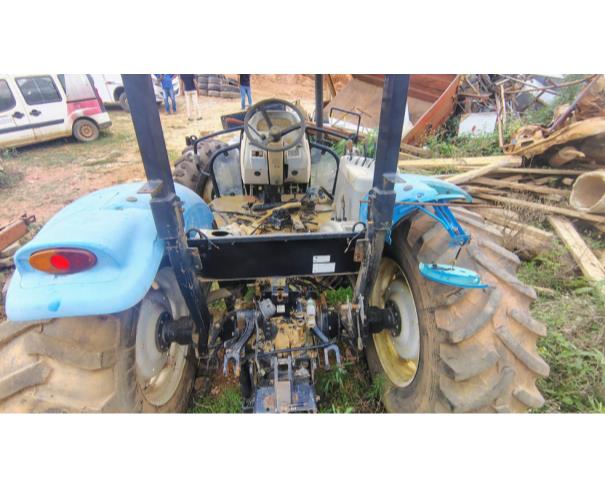 Foto de LOTE CONTENDO 01 TRATOR LS 80, Nº DE SÉRIE: 1080000189, NO ESTADO EM QUE SE ENCONTRA.