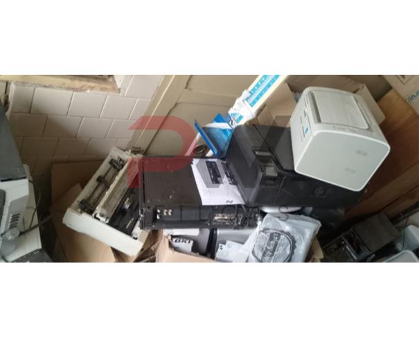 Foto de LOTE CONTENDO DIVERSOS EQUIPAMENTOS ELETRÔNICOS, TAIS COMO TELEVISORES, IMPRESSORAS, MONITORES DE VÍDEO, GABINETES DE COMPUTADORES, NOTEBOOKS, LAPTOPS, NOBREAKS, ESTABILIZADORES DE ENERGIA, TONERS E REFIS DE IMPRESSORAS, NO ESTADO EM QUE SE ENCONTRAM.