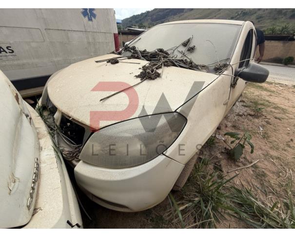Foto de AUTOMOVEL RENAULT/SANDERO AUT1016V, ALCOOL/GASOLINA, BRANCA, 2013/2014, CHASSI: 93YBSR6RHEJ774291, RENAVAM: 00553453327, NO ESTADO EM QUE SE ENCONTRA.