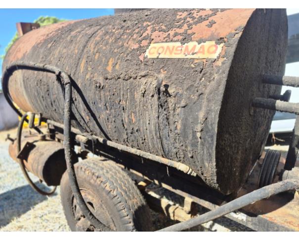 Foto de LOTE CONTENDO UMA CALDEIRA (TANQUE ESPARGIDOR DE ASFALTO), NO ESTADO EM QUE SE ENCONTRA.