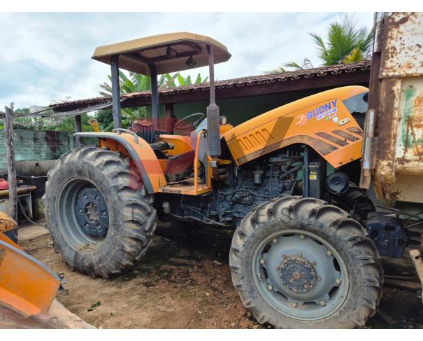 Foto de LOTE CONTENDO TRATOR BUDNY, 2015/2015, Nº DE SÉRIE: B1S484449, NO ESTADO EM QUE SE ENCONTRA.