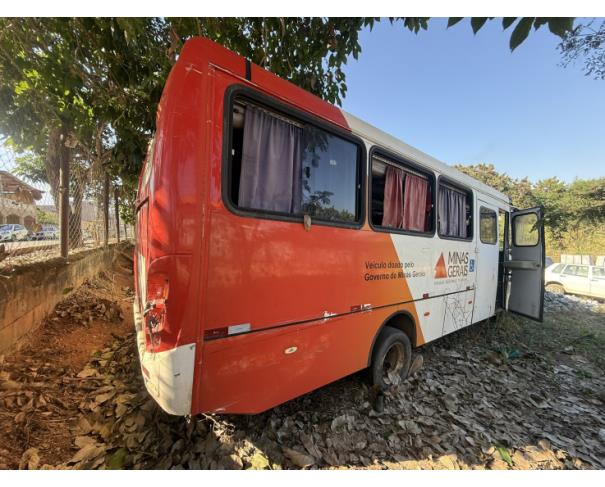 Foto de ONIBUS, M.BENZ/MASCA GRANMICRO O, BRANCA, 2018/2019, DIESEL, CHASSI: 9BM979277KB089816, RENAVAM: 01200042775, NO ESTADO EM QUE SE ENCONTRA. OBS: IMPEDIMENTO ADM.DANO MEDIA MONTA