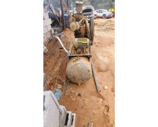 Foto de LOTE CONTENDO 01 COMPRESSOR, NO ESTADO EM QUE SE ENCONTRA.
