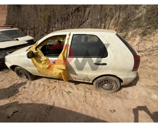 Foto de AUTOMOVEL FIAT/PALIO FIRE, ALCOOL/GASOLINA, 2016/2016, BRANCA, CHASSI: 9BD17122ZG7591921, RENAVAM: 01102445875, NO ESTADO EM QUE SE ENCONTRA.