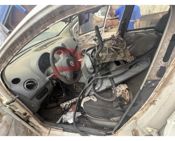 Foto de PASSAGEIRO / AUTOMOVEL FIAT/UNO VIVACE 1.0, 2014/2014, ALC/GASOL, BRANCA, CHASSI: 9BD195152E0554231, RENAVAM: 00997096454, NO ESTADO EM QUE SE ENCONTRA. MOTOR AVARIADO.