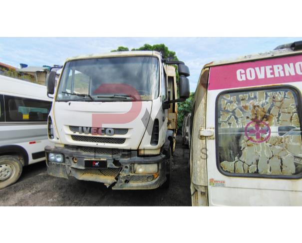 Foto de CAMINHAO IVECO/TECTOR 170E22, 2013/2014,BRANCA, DIESEL, CHASSI: ...25599, NO ESTADO EM QUE SE ENCONTRA.