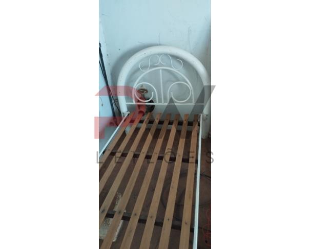 Foto de LOTE COM GELADEIRAS, MÁQUINA DE LAVAR, LIQUIDIFICADOR, FOGÃO, FOGÃO INDUSTRIAL, BEBEDOUROS, CAMA, ENTRE OUTROS, NO ESTADO EM QUE SE ENCONTRA.