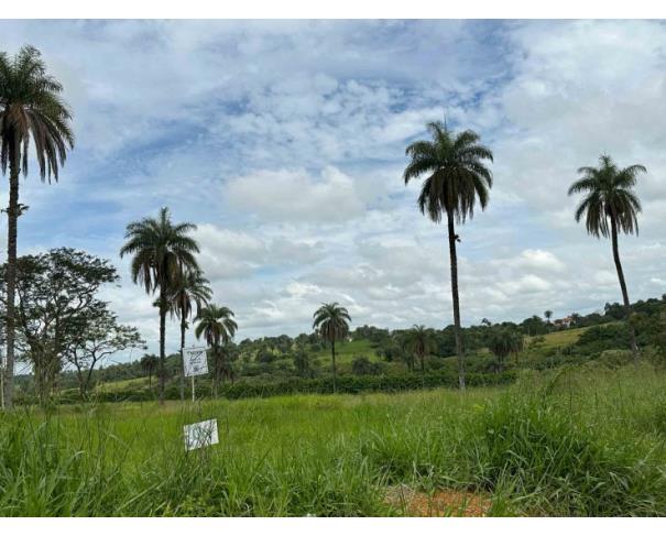 Foto de Chácara 06, Quadra 06, localizada na Rua F, no Chacreamento Espelho D’Água, em Abaeté/MG, com área total de 1.000,00 m², matrícula nº 29.110 do CRI de Abaeté/MG.