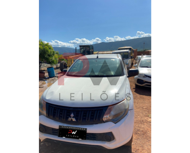 Foto de ESP/CAMINHONETE AB/C DUP MMC/L200 TRITON SPT GLX, DIESEL, ANO/MOD 2018/2019, COR BRANCA, NO ESTADO EM  QUE SE ENCONTRA.