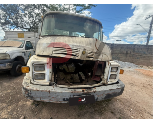 Foto de CARGA / CAMINHAO M.B./M.BENZ L 1113, 1980/1980, DIESEL, BRANCA, CHASSI: 34404112514167, RENAVAM: 239434650, NO ESTADO EM QUE SE ENCONTRA. O MOTOR SE ENCONTRA MONTADO FORA DO VEÍCULO.