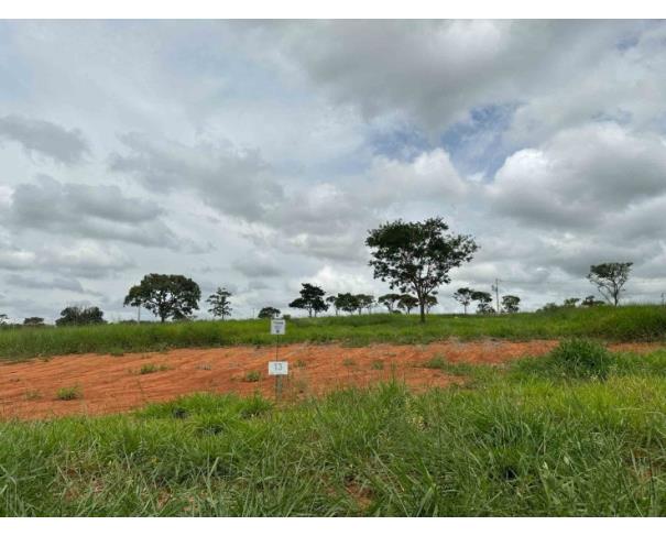Foto de Chácara 13, Quadra 07, localizada na Rua F, no Chacreamento Espelho D’Água, em Abaeté/MG, com área total de 1.000,00 m², matrícula nº 29.151 do CRI de Abaeté/MG