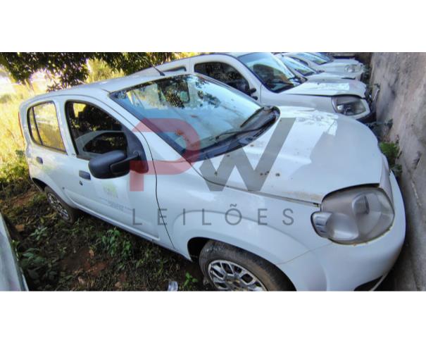 Foto de FIAT/UNO VIVACE 1.0, ALCOOL/GASOLINA, BRANCA, 2014/2014, CHASSI: 9BD195152E0581470, RENAVAM: 1007104705 , NO ESTADO EM QUE SE ENCONTRA.