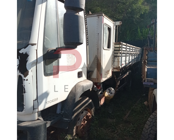 Foto de ESPECIAL / CAMINHAO IVECO/TECTOR 170E22, 2014/2014, DIESEL, BRANCA, CHASSI: 93ZA1RGH0E8926712, RENAVAM: 01015470855, NO ESTADO EM QUE SE ENCONTRA. MOTOR AVARIADO.CHASSI COM IMPLEMENTO CARROCERIA DE MADEIRA. 