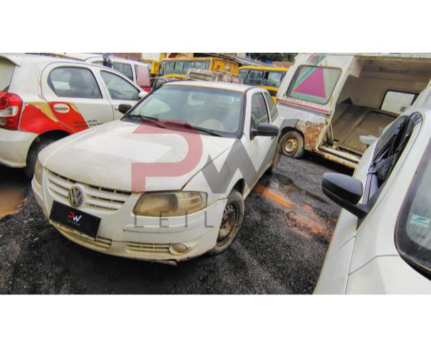 Foto de AUTOMOVEL VW/GOL 1.0 GIV, 2013/2014, BRANCA, ALCOOL/GASOLINA, CHASSI: ...45938, NO ESTADO EM QUE SE ENCONTRA.