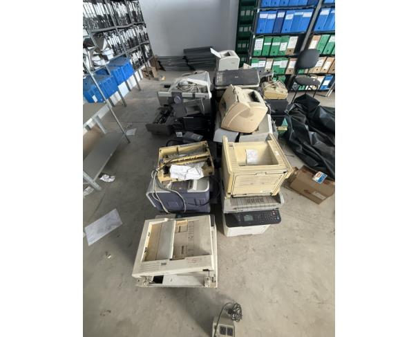 Foto de LOTE CONTENDO SUCATA DE MATERIAIS DE INFORMÁTICA, NO ESTADO EM QUE SE ENCONTRAM.