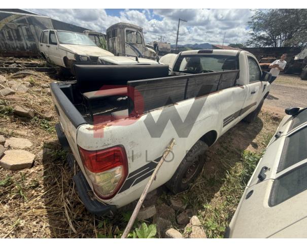 Foto de CARGA / CAMINHONETE I/FORD RANGER XLS  4X2 CS2 25, 2013/2014, ALC/GASOL, BRANCA, CHASSI: 8AFAR20F5EJ196280, RENAVAM: 00995210004, NO ESTADO EM QUE SE ENCONTRA. MOTOR AVARIADO.