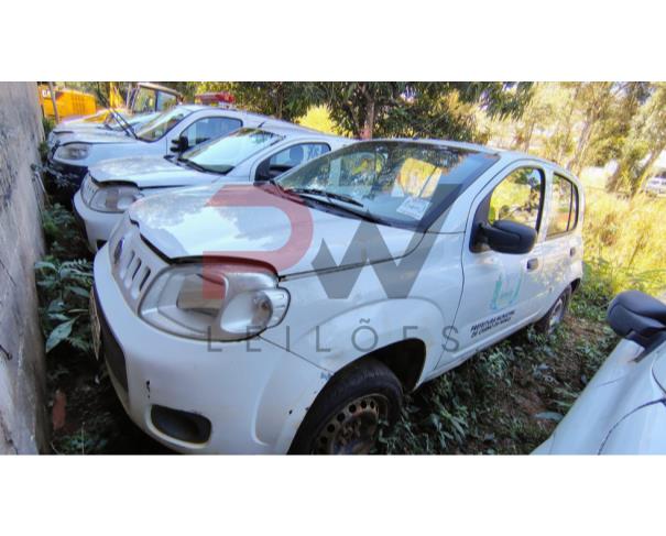 Foto de FIAT/UNO VIVACE 1.0, ALCOOL/GASOLINA, BRANCA, 2014/2014, CHASSI: 9BD195152E0600165, RENAVAM: 1013797423, NO ESTADO EM QUE SE ENCONTRA.