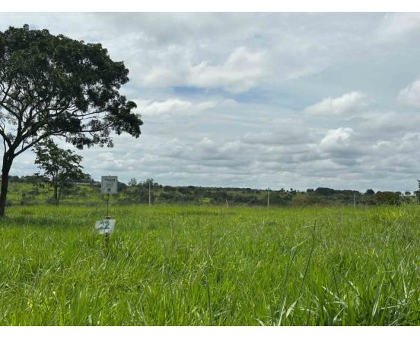 Foto de Chácara 22, Quadra 07, localizada na Rua G, no Chacreamento Espelho D’Água, em Abaeté/MG, com área total de 1.000,00 m², matrícula nº 29.160 do CRI de Abaeté/MG. 