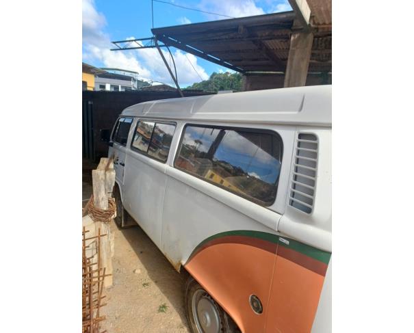 Foto de CAMIONETA VW/KOMBI, 2013/2014, ALC/GASOL, BRANCA, 9 LUGARES, CHASSI: 9BWMF07X8EP007978, RENAVAM: 00559037074, NO ESTADO EM QUE SE ENCONTRA.