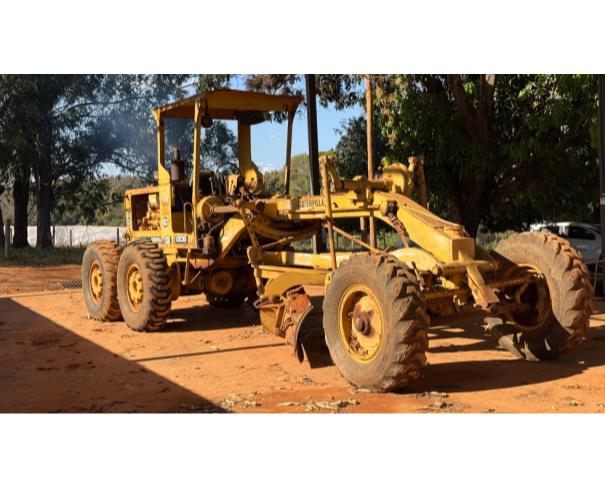 Foto de MOTONIVELADORA CATERPILLAR 120B, COR AMARELA, ANO 1989, NO ESTADO EM QUE SE ENCONTRA.