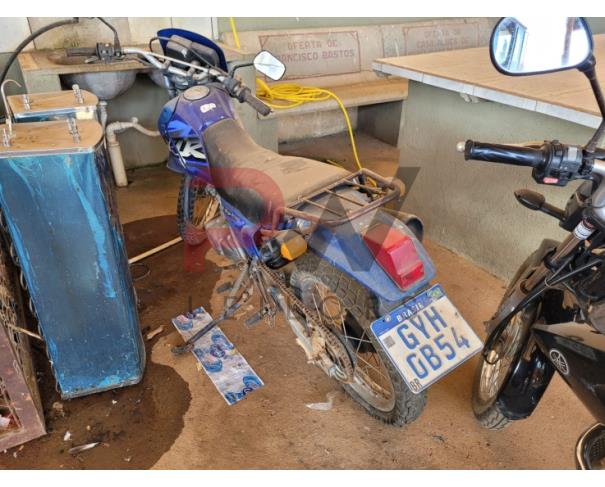 Foto de PASSAGEIRO / MOTOCICLETA HONDA/XLR 125, 2002/2002, AZUL, GASOLINA, PLACA GYH-0B54, CHASSI: 9C2JD17102R008590, RENAVAM: 789391716, NO ESTADO EM QUE SE ENCONTRA.
