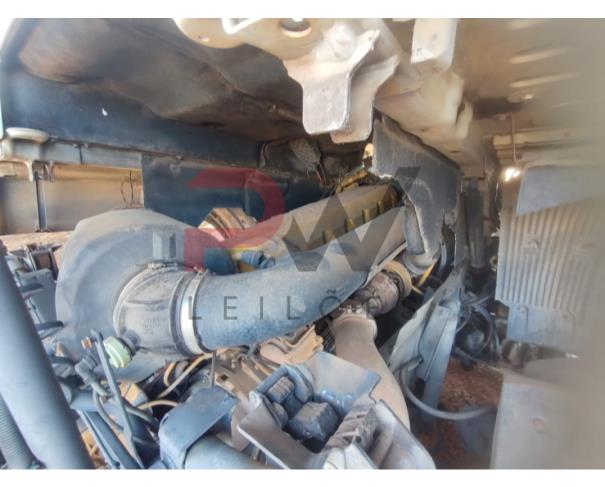 Foto de CAMINHÃO TRATOR VOLVO/FH 440 6X2 T, DIESEL, BRANCA, 2009/2010, CHASSI: ...51688, NO ESTADO EM QUE SE ENCONTRA.
