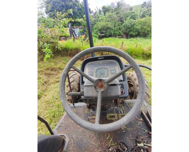 Foto de LOTE CONTENDO TRATOR NEW HOLLAND TL55E, ANO 2003, NO ESTADO EM QUE SE ENCONTRA.