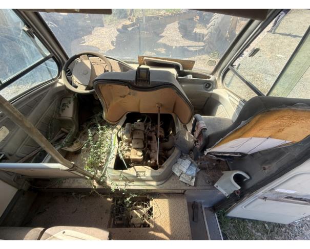 Foto de ONIBUS, MARCOPOLO/VOLARE V8 ON, BRANCA, 2005/2006, DIESEL, CHASSI: 93PB25F306C017541, RENAVAM: 872855295, NO ESTADO EM QUE SE ENCONTRA.