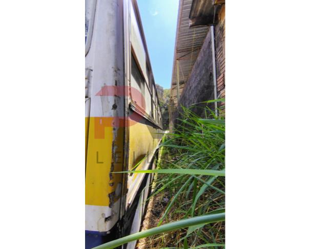 Foto de ONIBUS, M.BENZ/OF 1318, DIESEL, BRANCA, 1993/1993, CHASSI: 9BM384088PB971841, RENAVAM: 320659674, NO ESTADO EM QUE SE ENCONTRA.