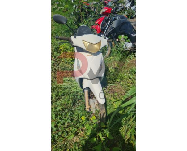 Foto de  PASSAGEIRO / HONDA / BIZ 125 KS / Placa: HKG6193 / UF: MG / Município: Sete Lagoas / Ano fabricação: 2007 / Ano modelo: 2007 / Cor: BRANCA / Chassi: 9C2JA04108R024051 / Motor: JA04E18024051 / RENAVAM: 00110283392, NO ESTADO EM QUE SE ENCONTRA. 