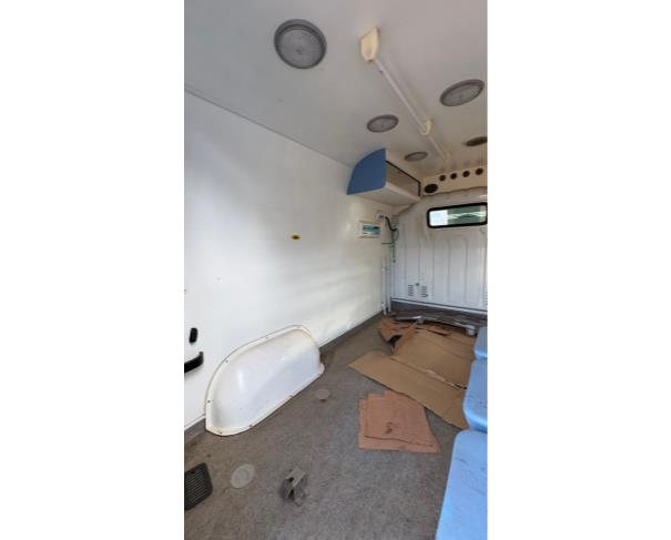 Foto de CAMINHONETA RENAULT/MASTER GCASA AMB, DIESEL, BRANCA, 2018/2019, CHASSI: 93YMAFEXCKJ367488, RENAVAM: 01154091306, NO ESTADO EM QUE SE ENCONTRA. 