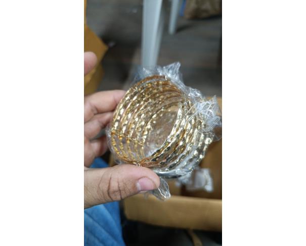 Foto de LOTE CONTENDO 3 MIL ITENS DE BIJUTERIAS, TAIS COMO BRINCOS, COLARES, BRACELETES E PIERCINGS, NO ESTADO EM QUE SE ENCONTRAM.
