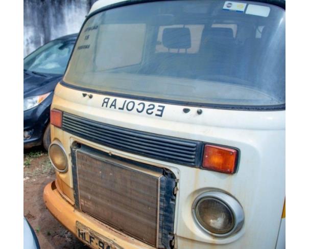 Foto de PAS/MICROONIBUS KOMBI ESCOLAR, ALCOOL/GASOLINA, BRANCA, 15 L, 2012/2013, PLACA: HLF-9440, RENAVAM: 476074789, CHASSI: 9BWMF07X0DP002823, NO ESTADO EM QUE SE ENCONTRA