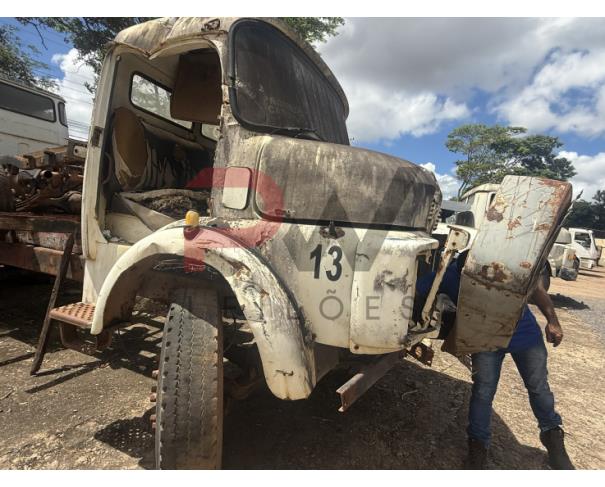 Foto de CARGA / CAMINHAO M.B./M.BENZ L 1113, 1985/1985, DIESEL, BRANCA, CHASSI: 34404312665926, RENAVAM: 00260599883, NO ESTADO EM QUE SE ENCONTRA. MOTOR AVARIADO. CHASSI SEM IMPLEMENTO.