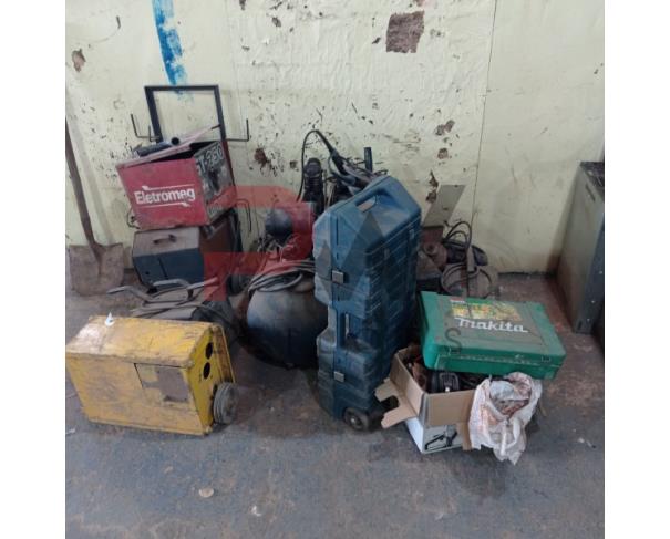 Foto de LOTE CONTENDO MATERIAIS ELÉTRICOS E FERRAMENTAS, NO ESTADO EM QUE SE ENCONTRAM.