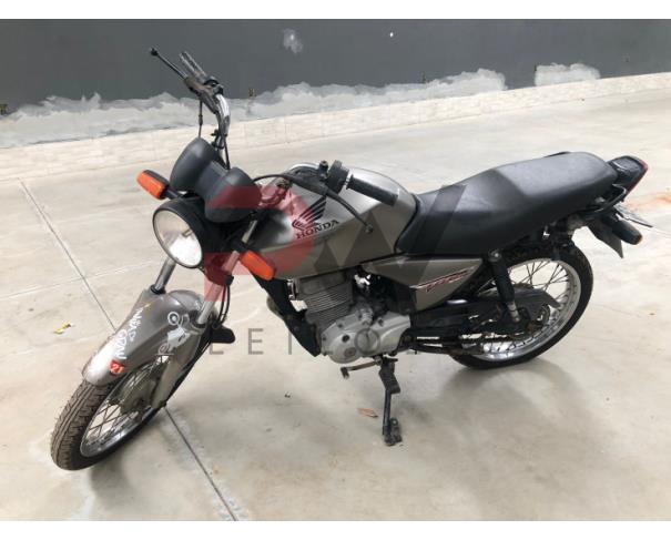 Foto de PASSAGEIRO / HONDA / CG 150 TITAN ES / Placa:HGW0E65 / UF: MG / Município: Astolfo Dutra / Ano  fabricação:  2008  / Ano modelo: 2008 / Cor: CINZA / Chassi: 9C2KC08508R045749 / Motor: KC08E58045749 / RENAVAM: 00962582000, NO ESTADO EM QUE SE ENCONTRA. 