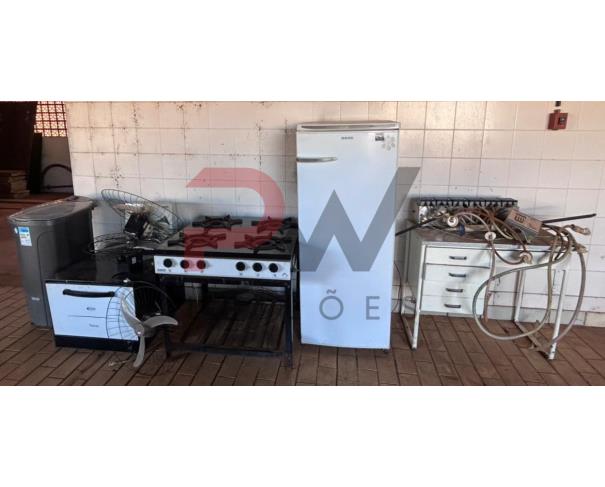 Foto de LOTE CONTENDO SUCATA DE BENS DIVERSOS, COMO MOBILIÁRIOS, ELETRODOMÉSTICOS, MATERIAIS DE INFORMÁTICA, ENTRE OUTROS, NO ESTADO EM QUE SE ENCONTRA.
