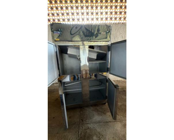 Foto de LOTE CONTENDO CÂMARA FRIA, NO ESTADO EM QUE SE ENCONTRA.